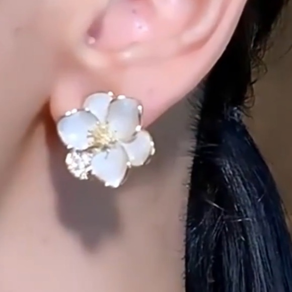 Flower Earrings - Picture 2 of 2
